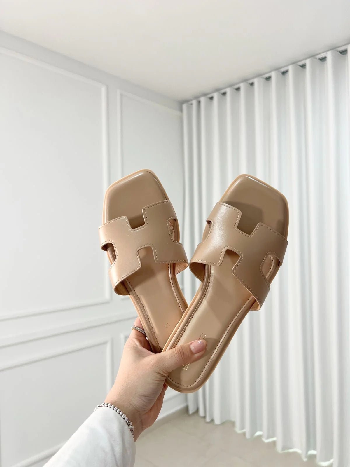 Sandalia Kalyn Beige - Klapshoes